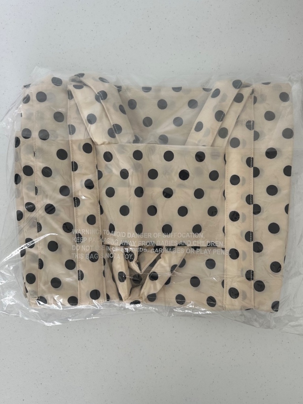 BAGGU Small Cloud Carry-On Bag - Cream + Black Polka Dot - UO Exclusive - Picture 6 of 6